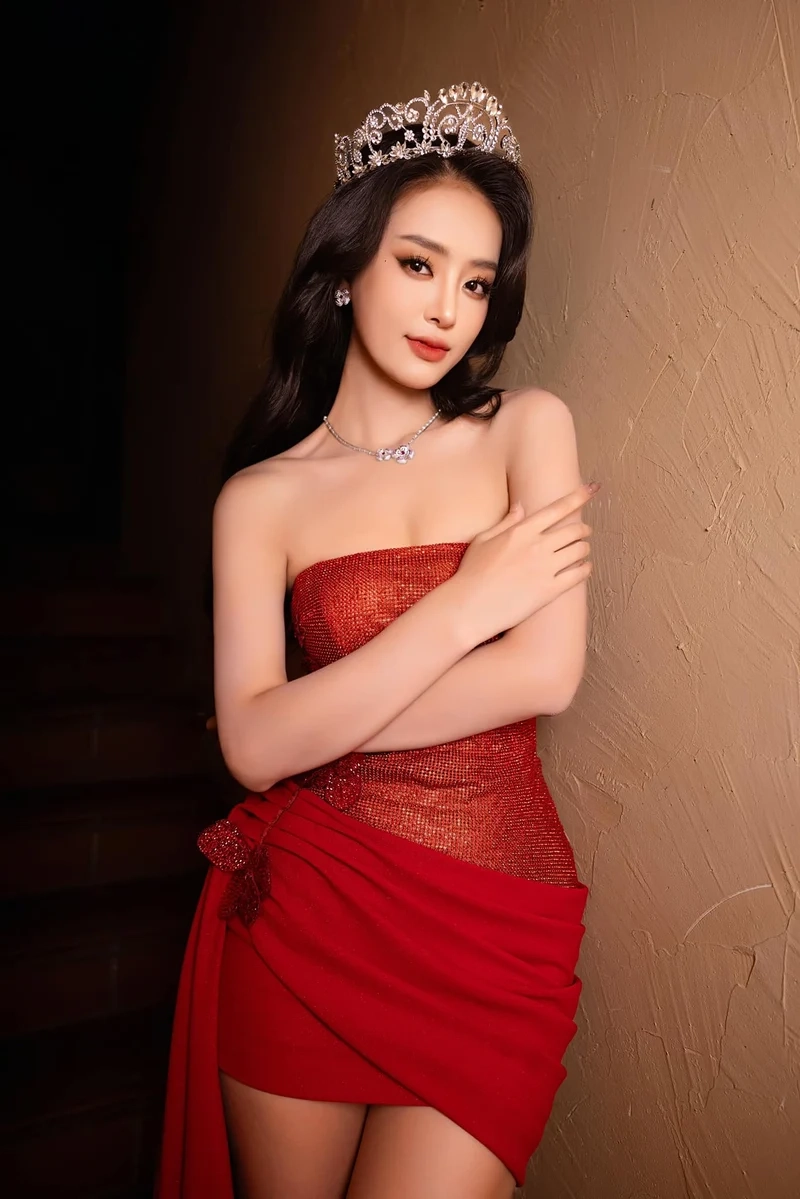 Chung kết Bùi Khánh Linh, đêm đăng quang huy hoàng