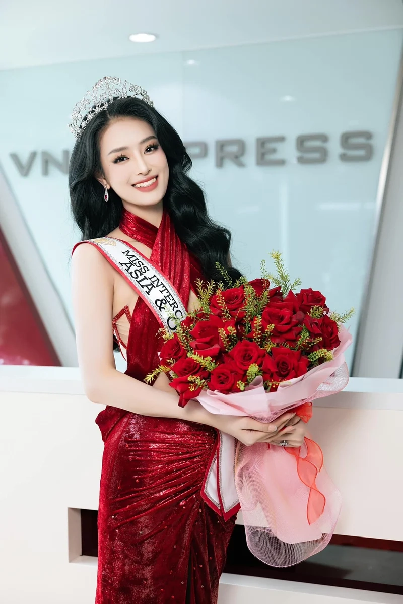 Á hậu 1 Bùi Khánh Linh, hành trình đầy nỗ lực