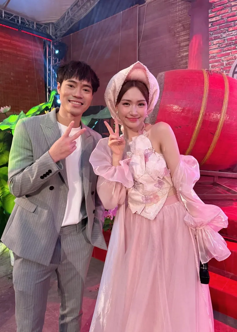 Văn Toàn và Hòa Minzy, tình bạn hay tình yêu