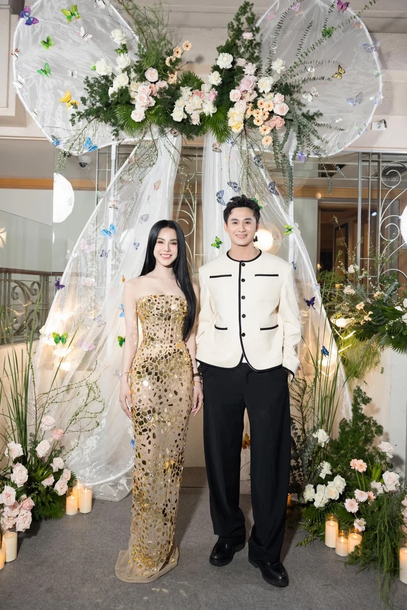 Hé lộ Diệp Lâm Anh chiều cao khiến dân mạng bất ngờ