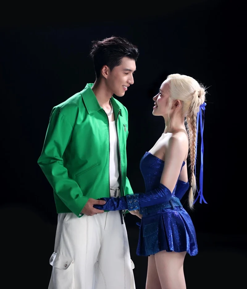 Lời bài hát Hieuthuhai Phương Ly xoay một vòng lyrics, cực bắt tai