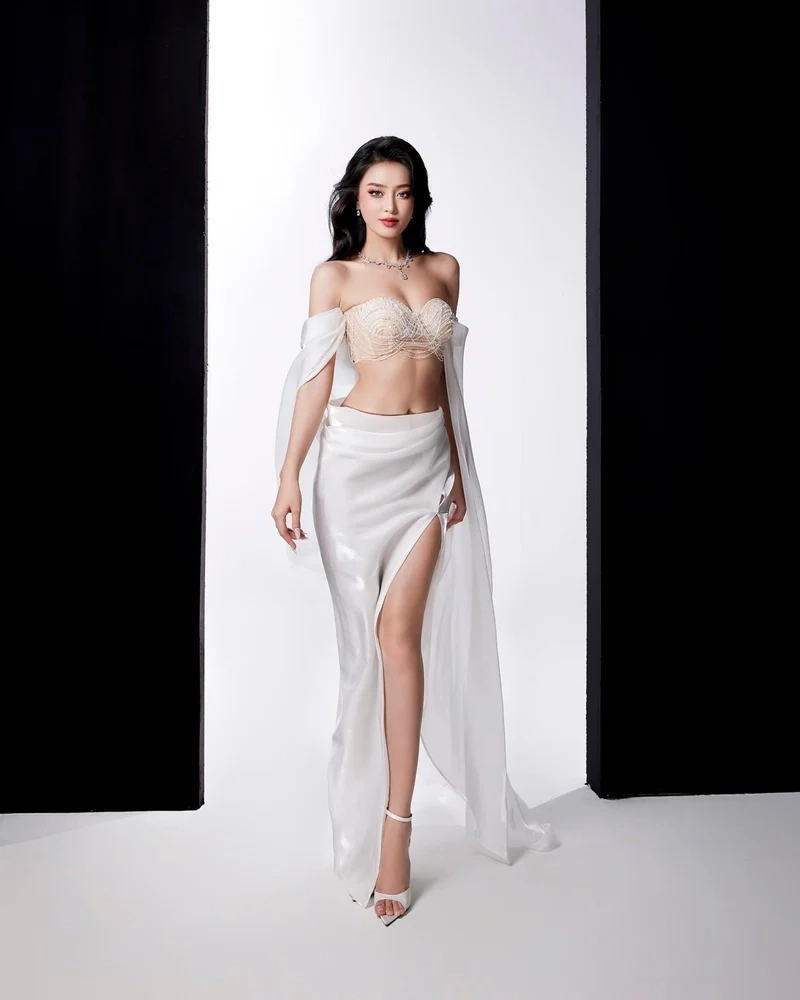 Hoa hậu Bùi Khánh Linh sinh năm bao nhiêu mà trẻ trung thế này