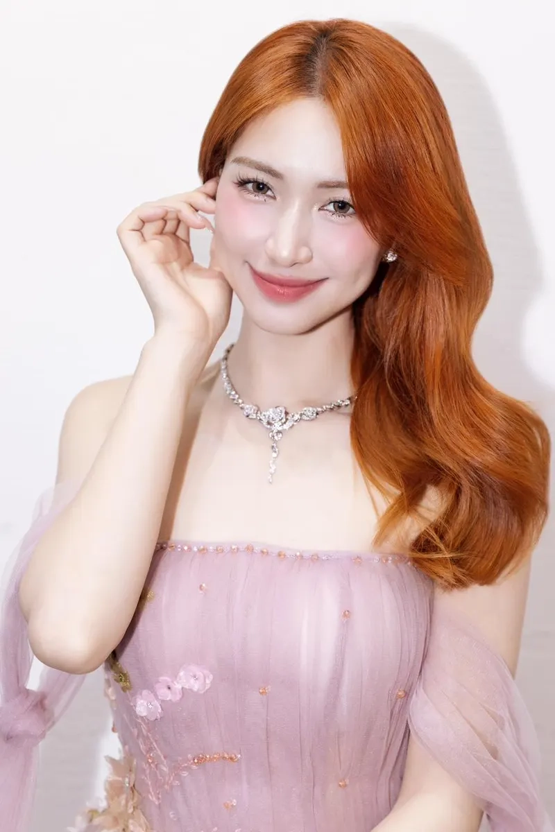 Hòa Minzy mấy tuổi, sự nghiệp thăng hoa theo năm tháng