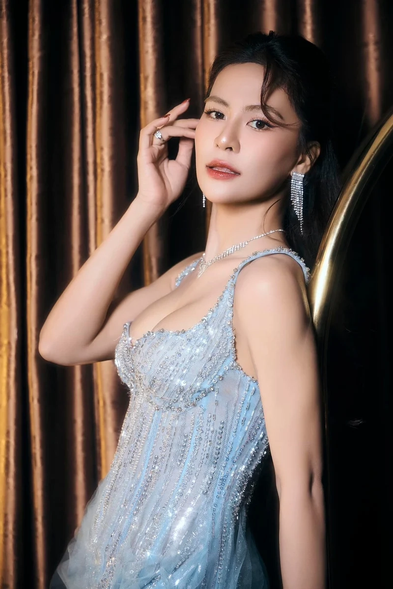 Bật mí Hà Nhi chiều cao chuẩn idol, fan bất ngờ