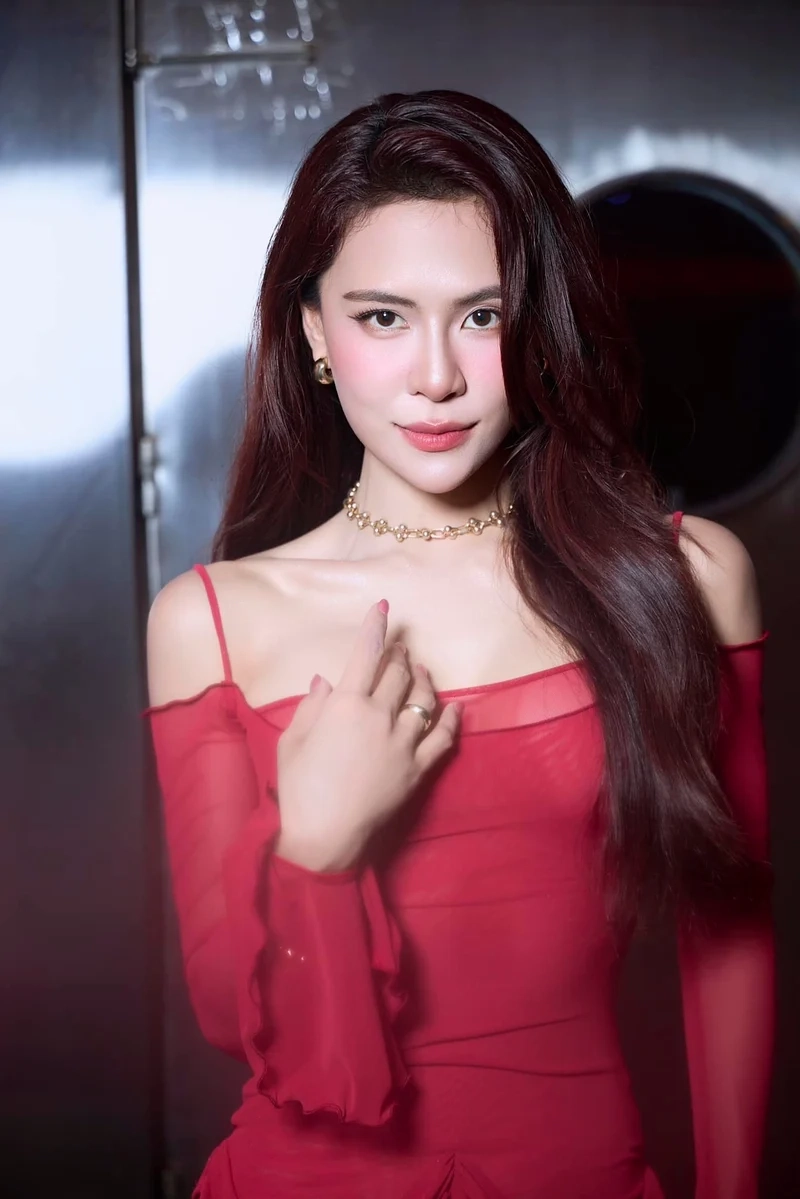 Ca sĩ Hà Nhi sinh năm, tuổi thật khiến dân tình ngỡ ngàng