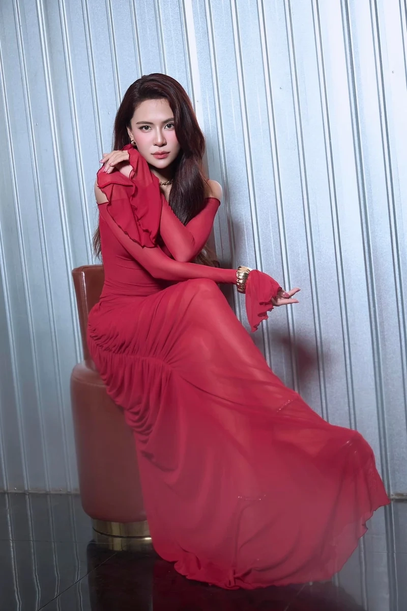 Hà Nhi là ai, nữ ca sĩ được săn đón nhất hiện nay