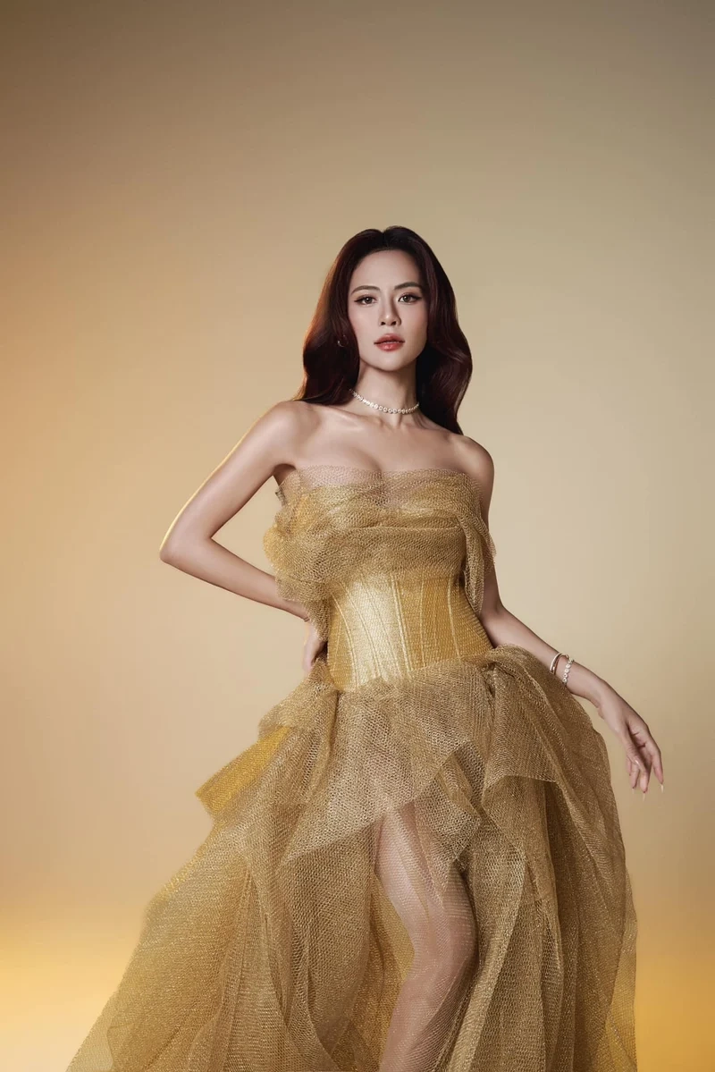 Full profile Hà Nhi, tất cả về nữ ca sĩ hot nhất