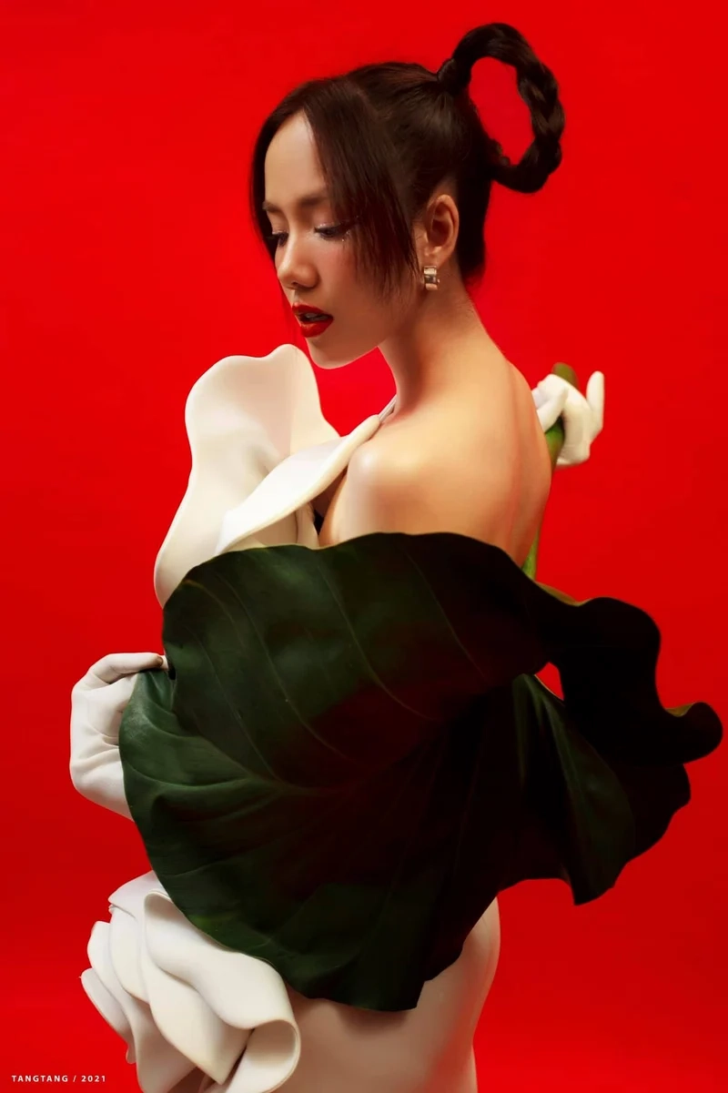 Phương Ly bao nhiêu tuổi mà nhan sắc ngày càng thăng hạng