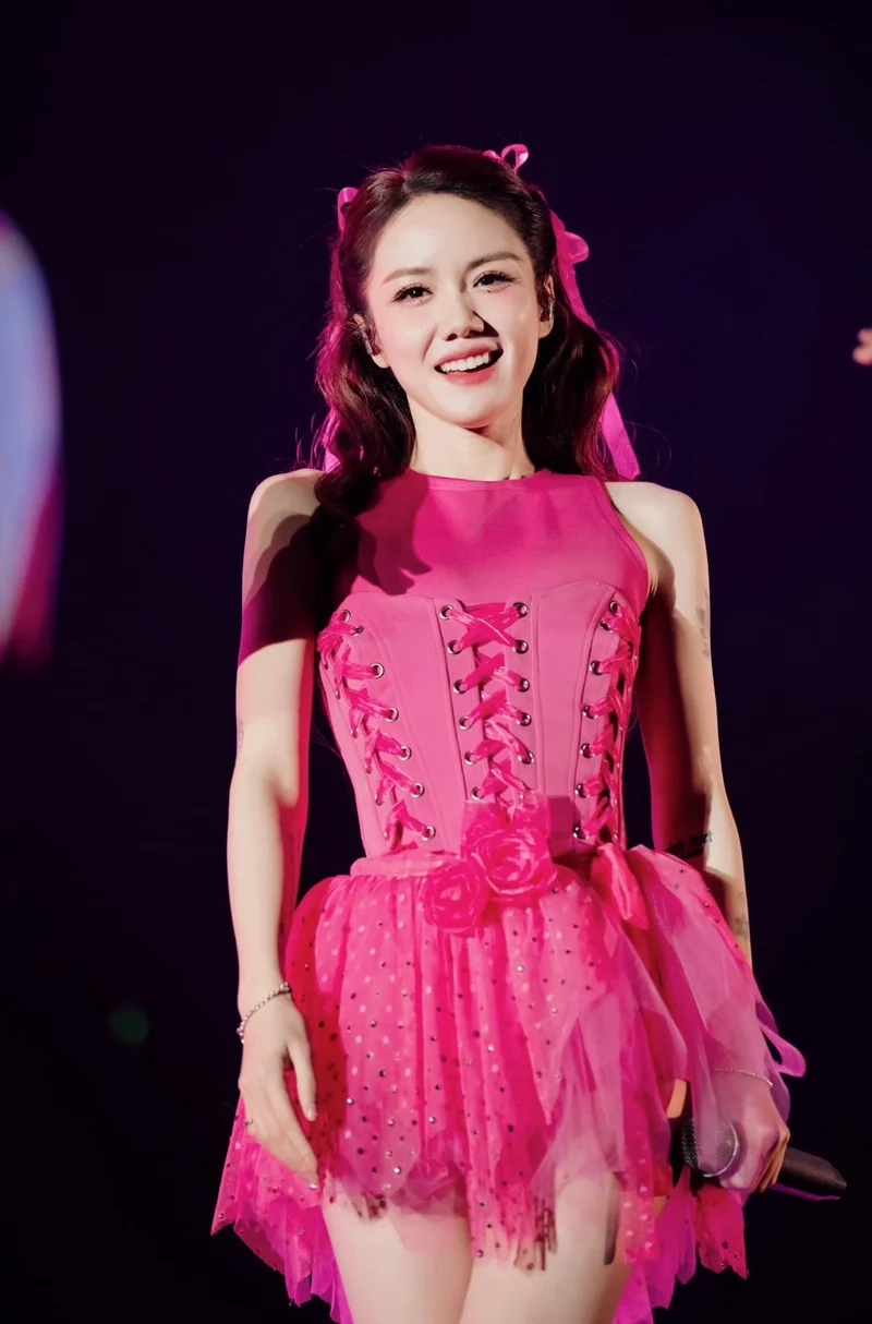 Theo dõi ngay kênh chính thức Phương Ly Official