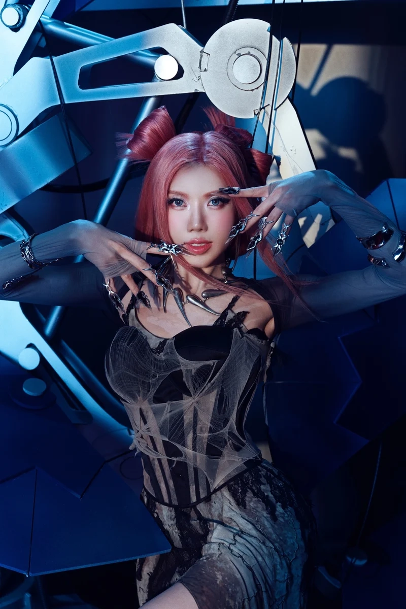 Trang Pháp Chị Ngã Em Nâng và tình bạn thân thiết trong showbiz