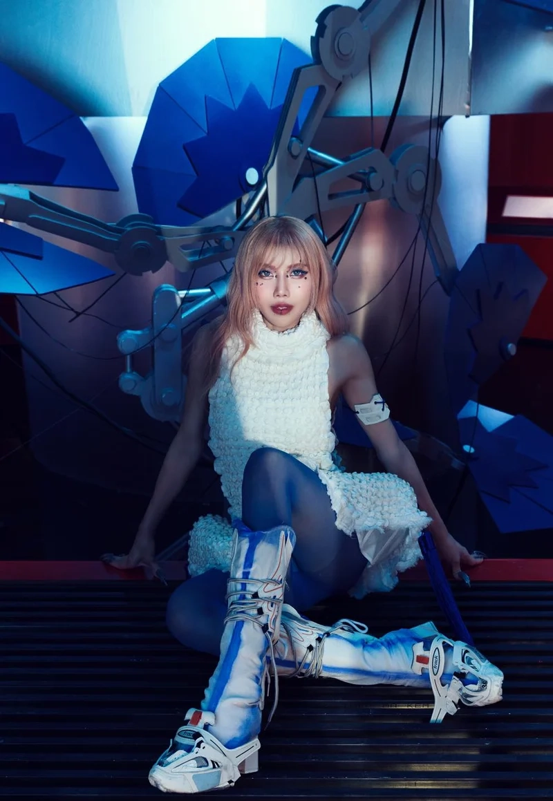 Chị Ngã Em Nâng Trang Pháp và câu chuyện xúc động sau sân khấu