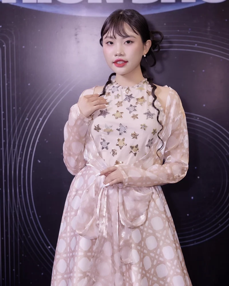 Vũ Trụ Có Anh Phương Mỹ Chi có gì đặc biệt mà fan mê mẩn