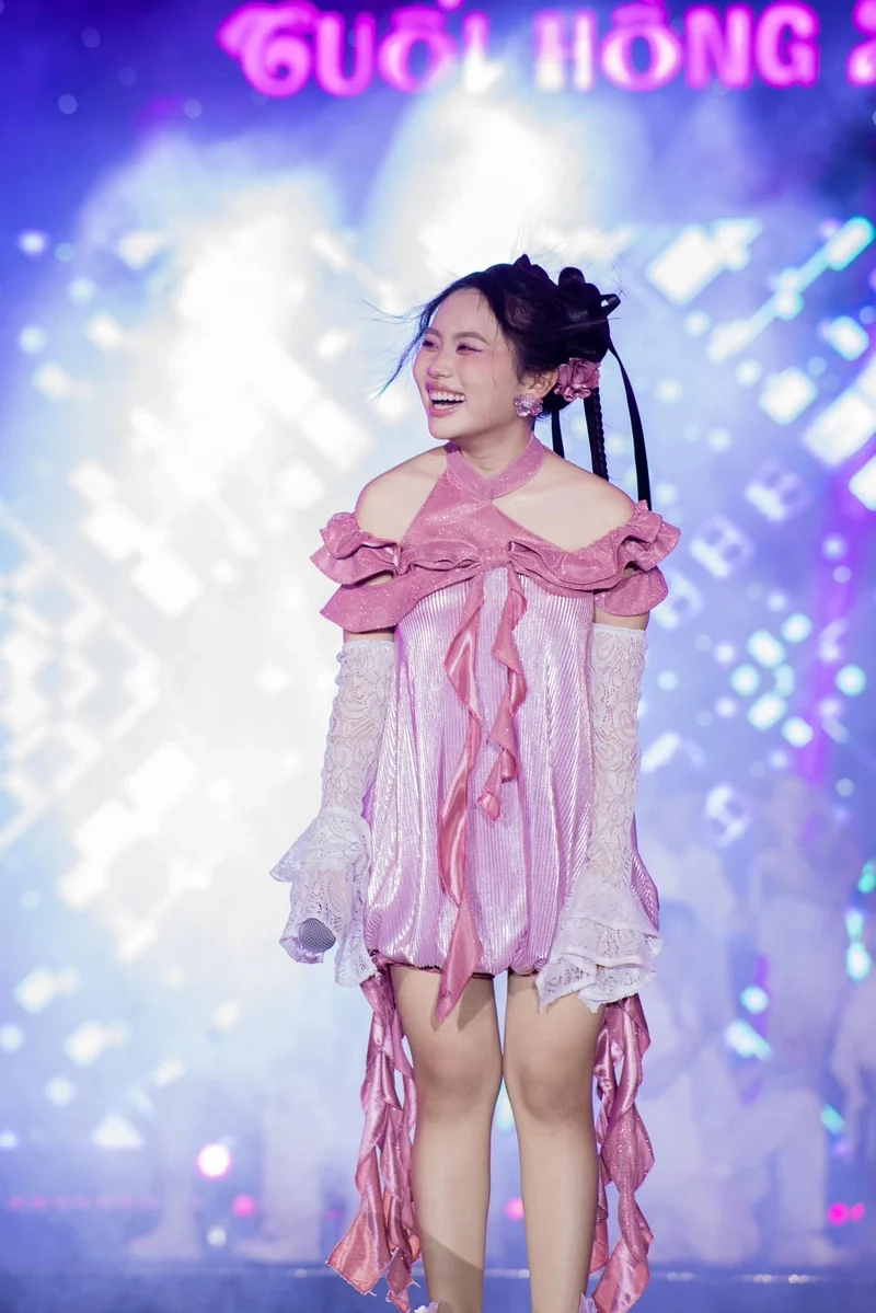 Album Vũ Trụ Cò Bay Phương Mỹ Chi được đón nhận ra sao