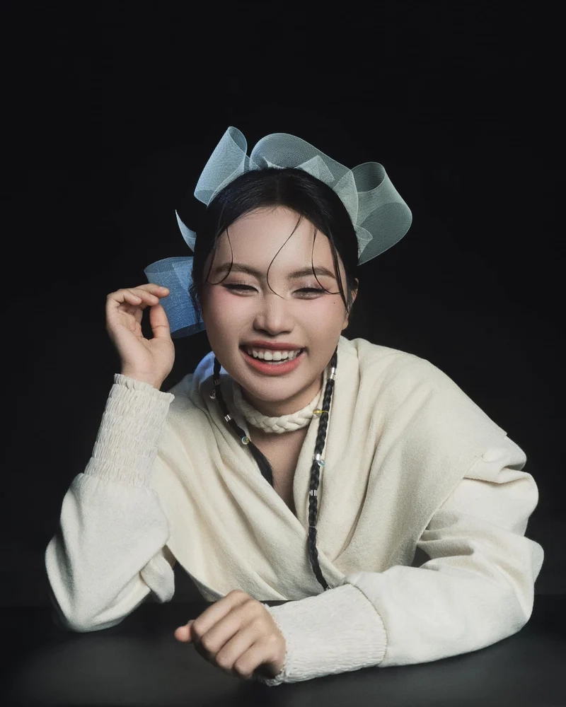 Bóng Phù Hoa Phương Mỹ Chi có gì mà khiến fan đứng ngồi không yên