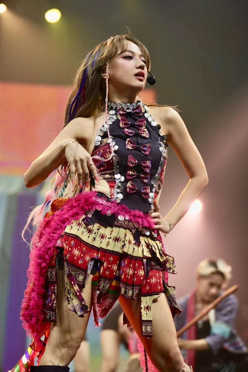 Học ngay lời bài hát Xuân Nghi Summer Night cực dễ nhớ